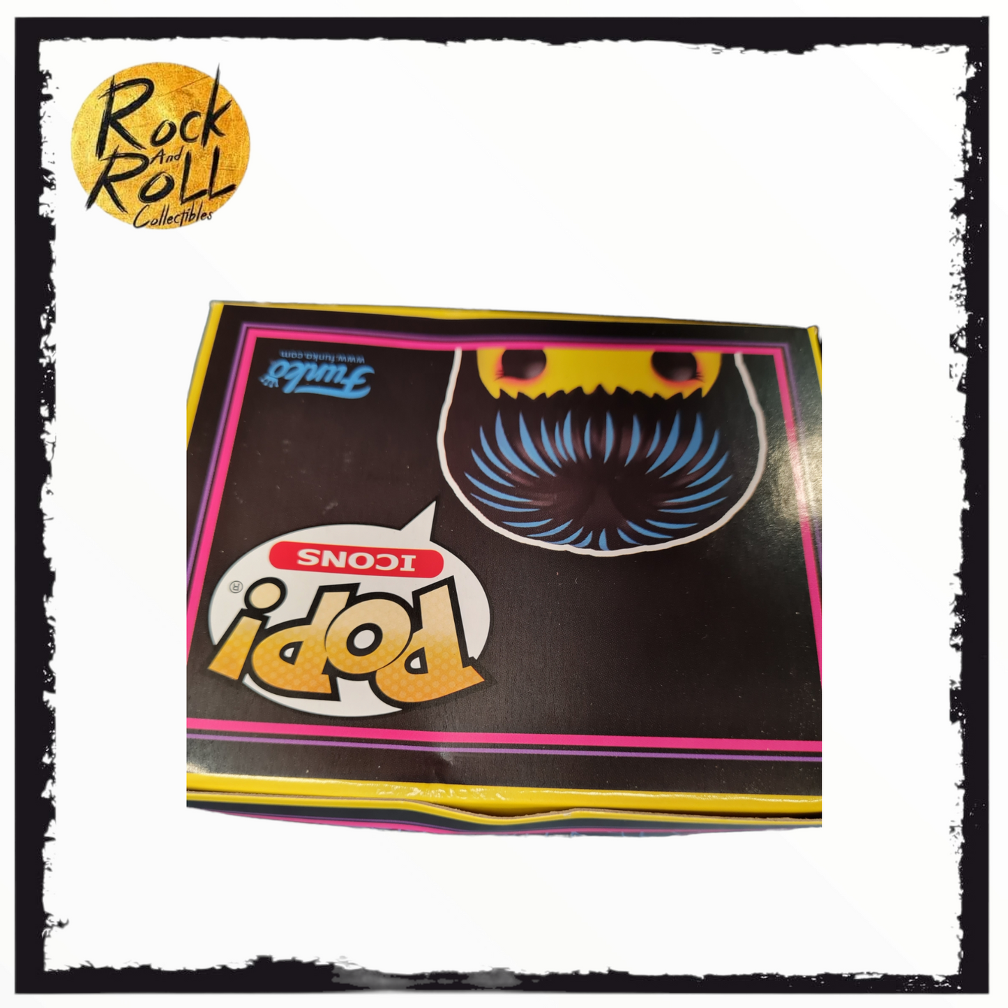 Elvira Blacklight Funko Pop! Entertainment Earth Exclusive *Damaged Box*